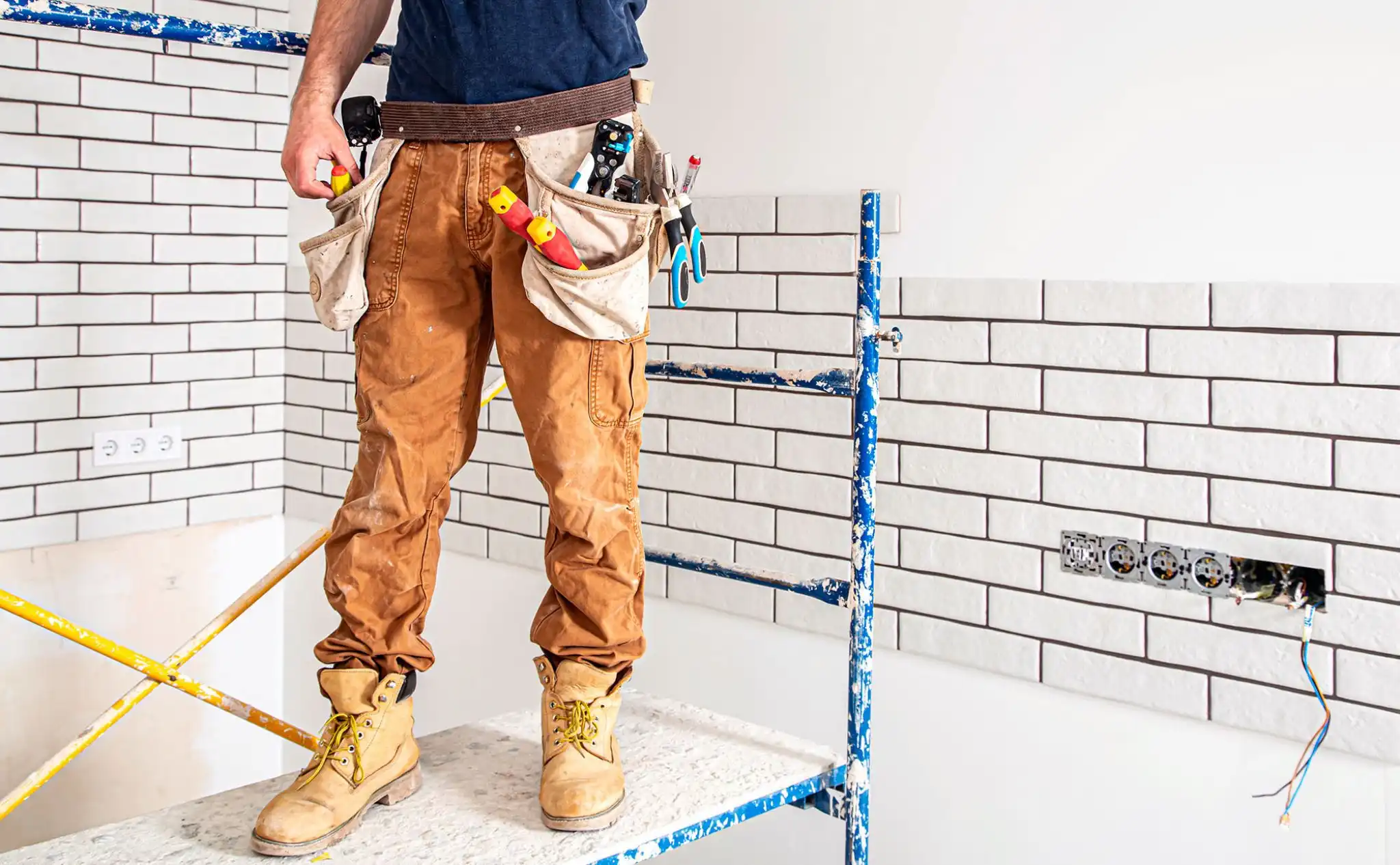 Plumbing works and services, electrical and small renovations kitchens, bathrooms and apartments in San Miguel de Abona.